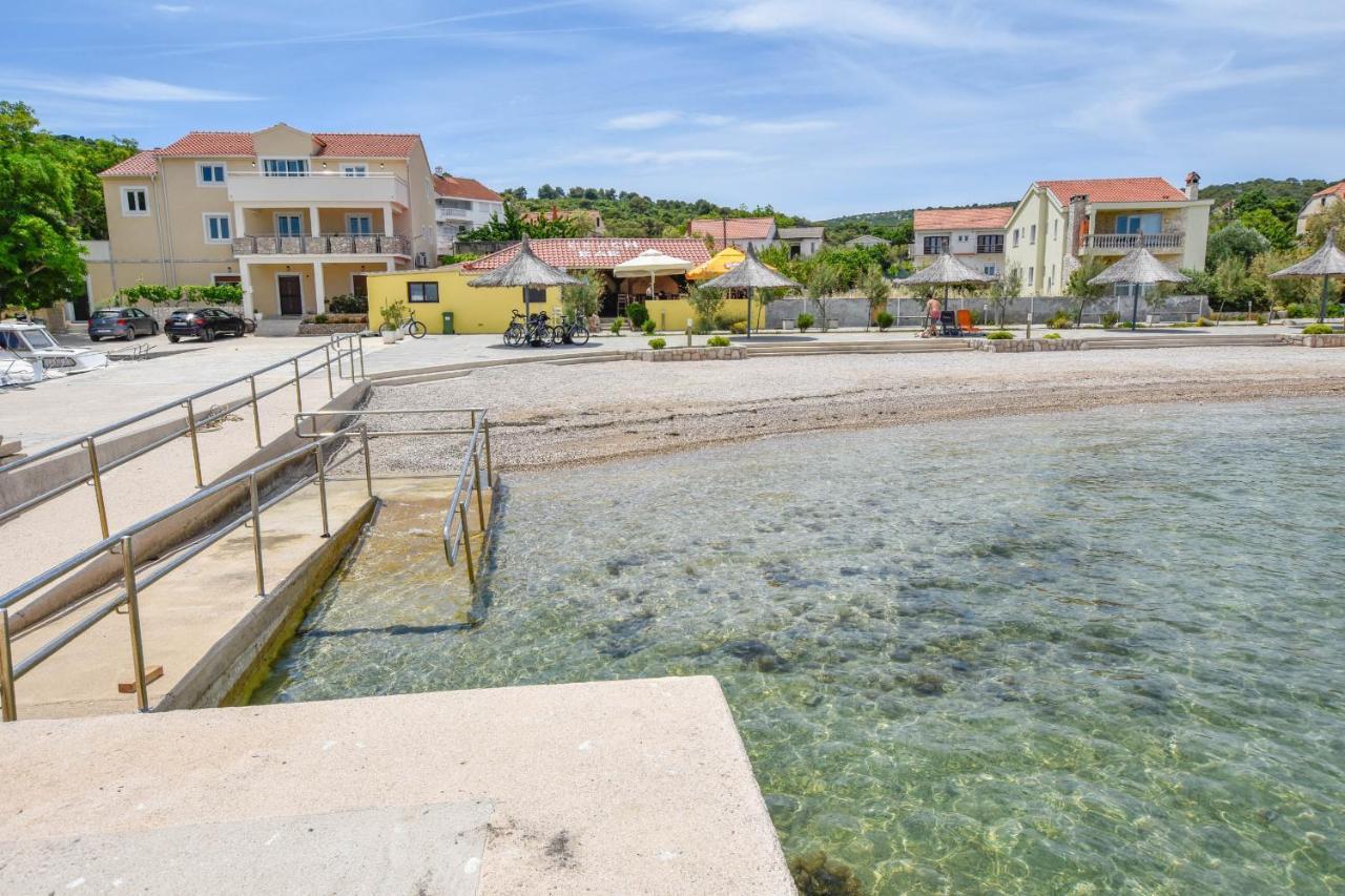Apartment L And S On The Beach Ugrinici Εξωτερικό φωτογραφία