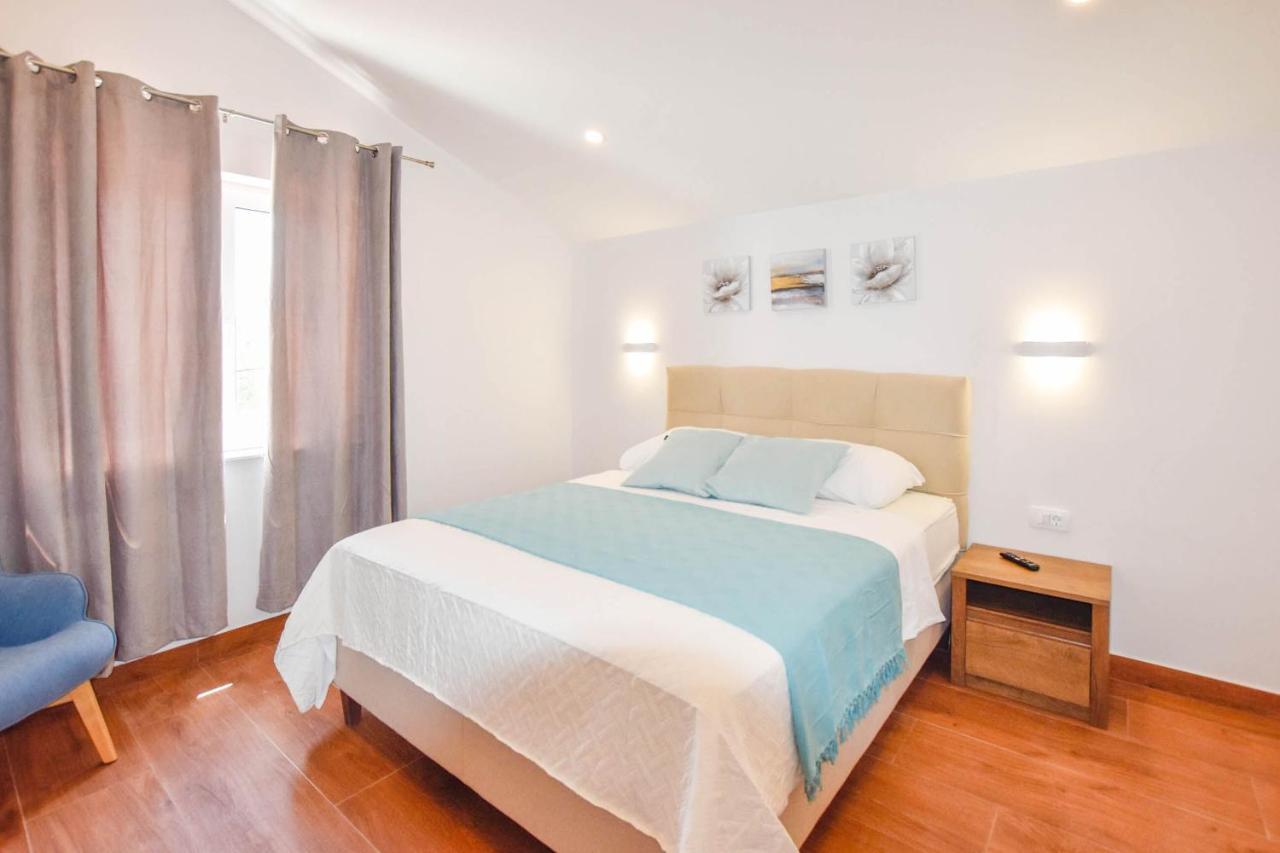 Apartment L And S On The Beach Ugrinici Εξωτερικό φωτογραφία