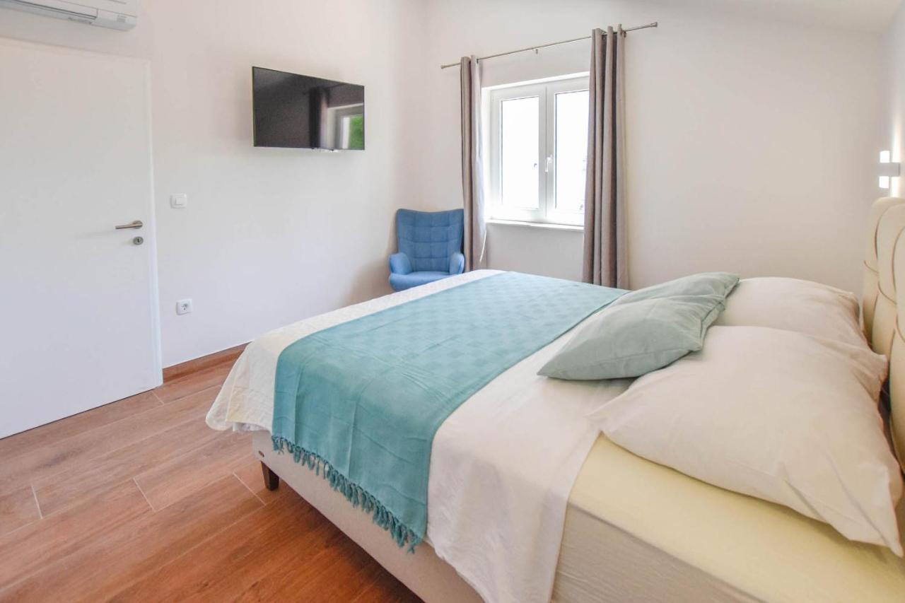 Apartment L And S On The Beach Ugrinici Εξωτερικό φωτογραφία
